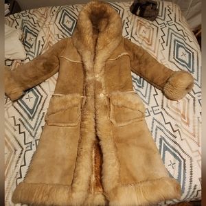 Elegant Shearling Leather Jacket in Tan